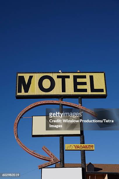 usa, arizona, holbrook, motel sign against clear sky - no vacancies stock pictures, royalty-free photos & images