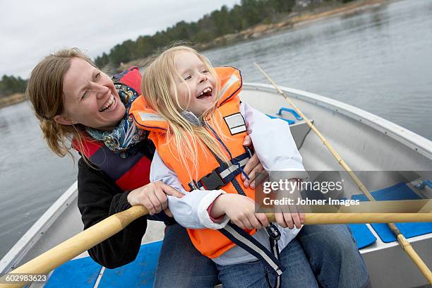 girl with mother kayaking - rowboat stockfoto's en -beelden