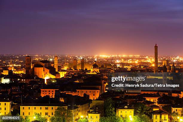 italy, emilia-romagna, bologna, asinelli tower at night - bologna stockfoto's en -beelden