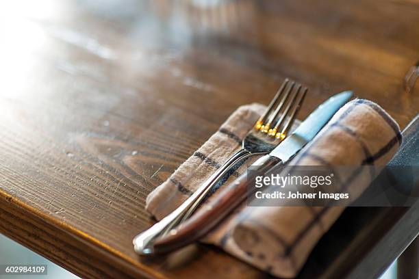 place setting in restaurant - table setting design scandinavian imagens e fotografias de stock