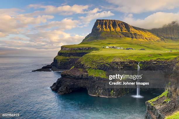 seaside cliffs - faroe islands stockfoto's en -beelden