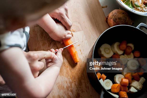 father and son cooking together - single father stock pictures, royalty-free photos & images