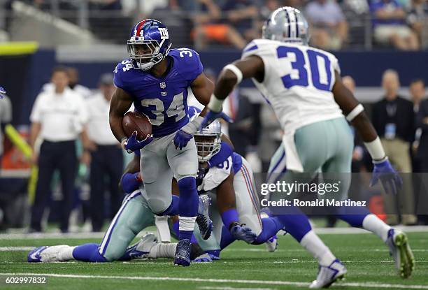 Shane Vereen of the New York Giants rushes during the second quarter against the Dallas Cowboys at AT&T Stadium on September 11, 2016 in Arlington,...