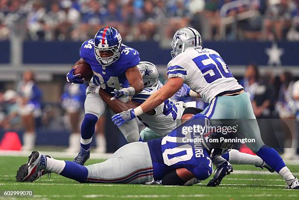 Shane Vereen of the New York Giants carries the ball against the Dallas Cowboys at AT&T Stadium on September 11, 2016 in Arlington, Texas.