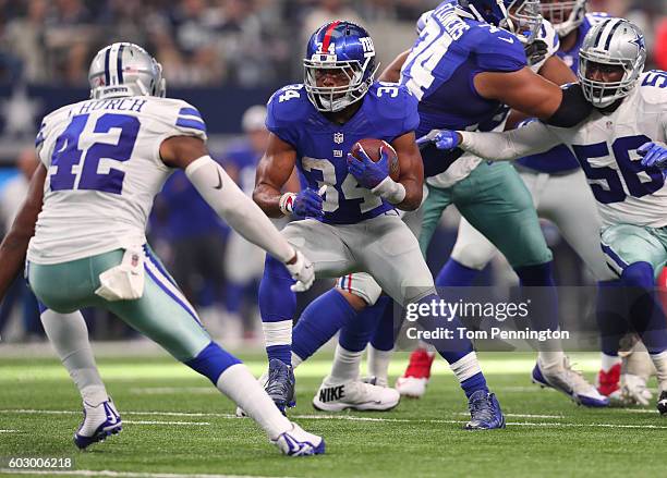 Shane Vereen of the New York Giants carries the ball during the fourth quarter against the Dallas Cowboys at AT&T Stadium on September 11, 2016 in...