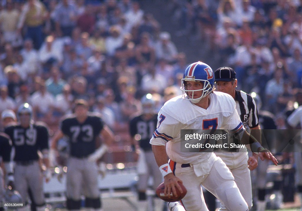 Denver Broncos v Los Angeles Raiders