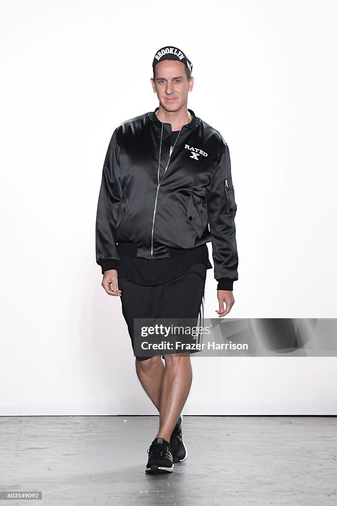 Jeremy Scott - Runway - September 2016 - New York Fashion Week: The Shows