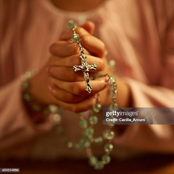 beten ohne unterlass - gebetskette stock-fotos und bilder