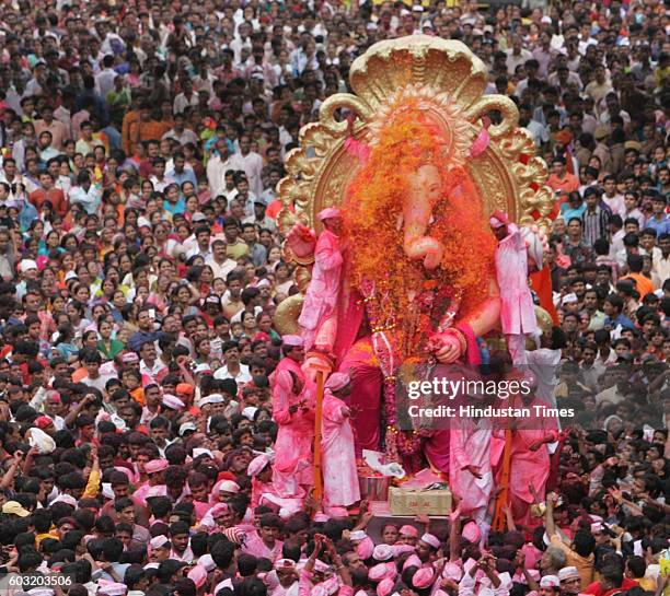 Cha Rja 323 Lalbaug Raja Photos & High Res Pictures - Getty Images