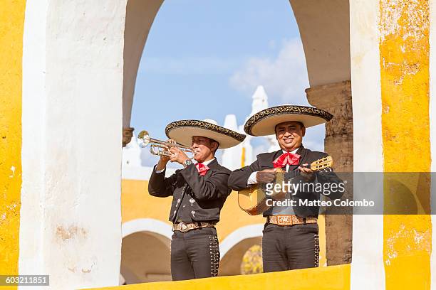 mariachi group in izamal, yucatan, mexico - only mid adult men stock pictures, royalty-free photos & images