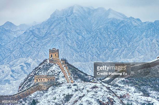 great wall at jinshanling in winter - beijing stock pictures, royalty-free photos & images