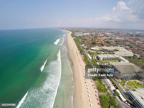 a long stretch beach of kuta beach, aerial view"n - kuta imagens e fotografias de stock