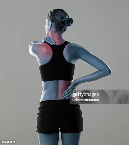 non esagerare quando ti alleni o il tuo corpo soffrirà - infiammazione foto e immagini stock
