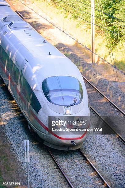 intercity express (ice) train of the deutsche bahn (db) - sjoerd van der wal or sjonature imagens e fotografias de stock