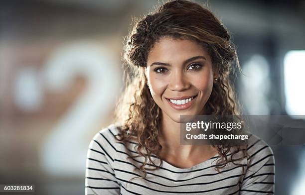 o sucesso me deu esse sorriso. - cara humana - fotografias e filmes do acervo