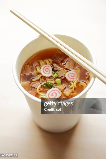 cup noodles with chopsticks - cup noodles stock-grafiken, -clipart, -cartoons und -symbole