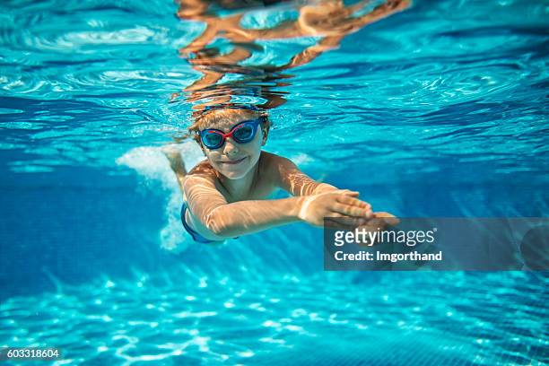 little boy swimming underwater in pool - swimming stock pictures, royalty-free photos & images