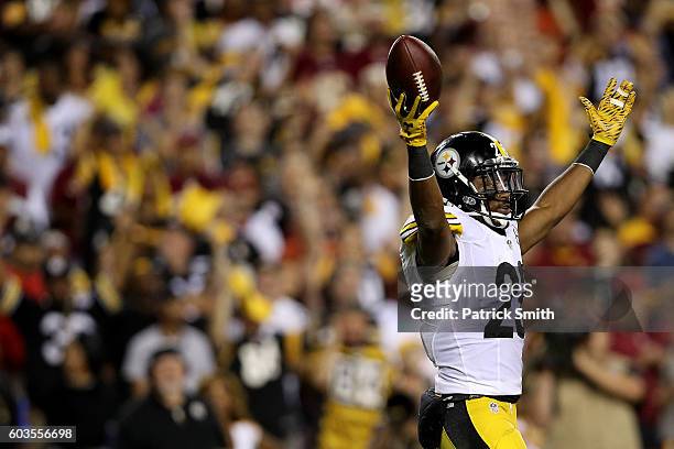 Free safety Mike Mitchell of the Pittsburgh Steelers acknowledges the crowd against the Washington Redskins in the fourth quarter at FedExField on...