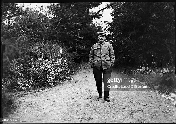 Vladimir Ilyich Ulyanov Lenin, head of government of the Soviet Union, in Gorki, in August 1922. Photographer: V. Loboda.