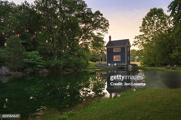 cottage by a pond - cottage bildbanksfoton och bilder