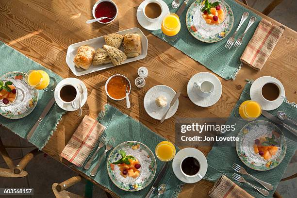 breakfast table - hotel breakfast photos et images de collection