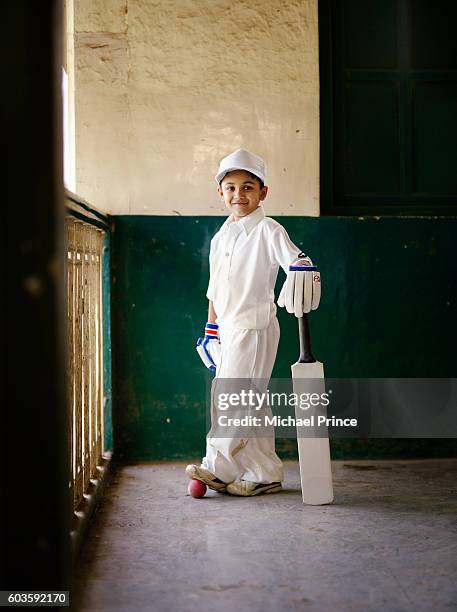 boy in cricket outfit - cricketer bildbanksfoton och bilder