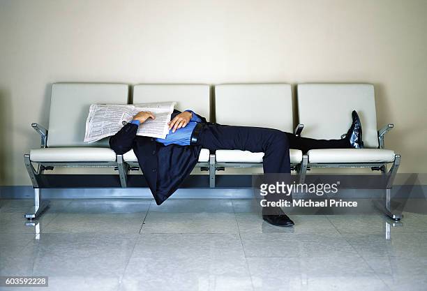 businessman sleeping at airport - jet lag 個照片及圖片檔