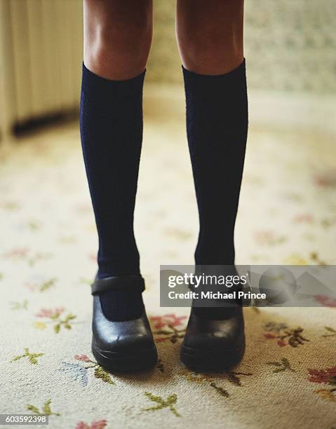 girl wearing stockings - legs black stockings - fotografias e filmes do acervo