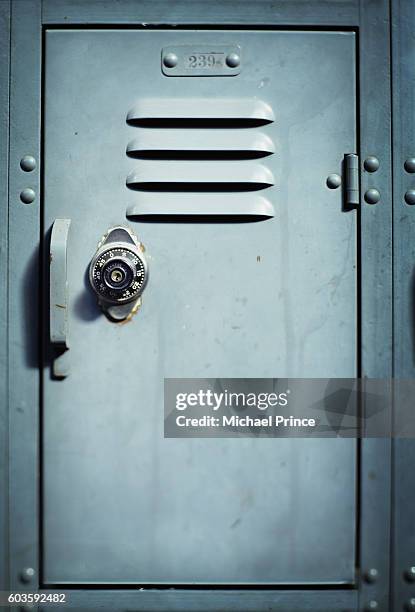 locker with combination lock - locker 個照片及圖片檔