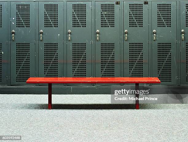 bench in locker room - 更衣室 ストックフォトと画像