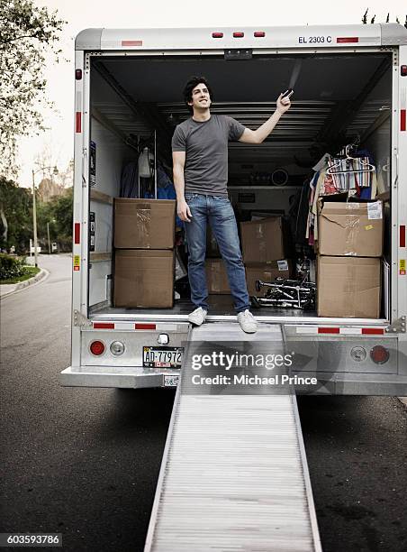 man standing in moving van - verhuiswagen stockfoto's en -beelden