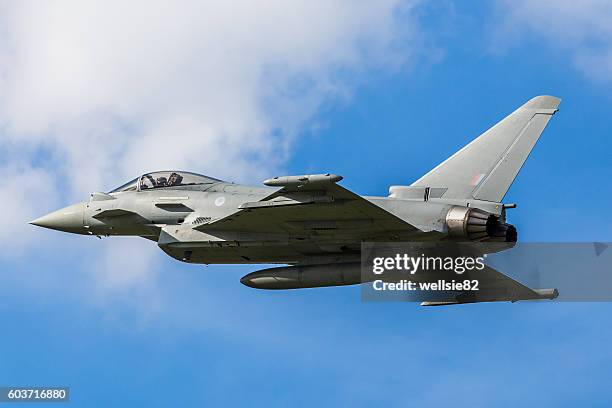 low level fly over - royal air force stock-fotos und bilder