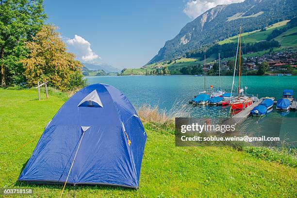 a camping tent by the lake lungern. with view of harbour, lake and the swiss alps on a summer day - lungern switzerland stock-fotos und bilder