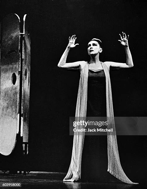 Martha Graham performing Phaedra in 1962.