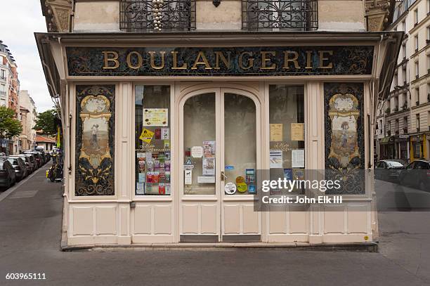 paris, french boulangerie bakery facade - boulangerie paris foto e immagini stock