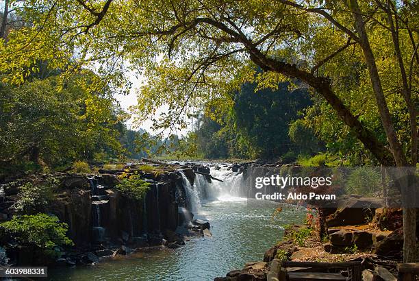 laos, bolaven plateau, pha waterfall - meseta de bolaven fotografías e imágenes de stock