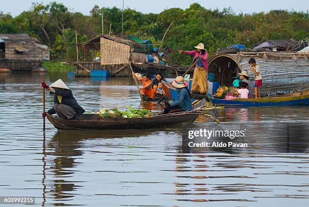 cambodia, chong kneas floating village - chong kneas - fotografias e filmes do acervo