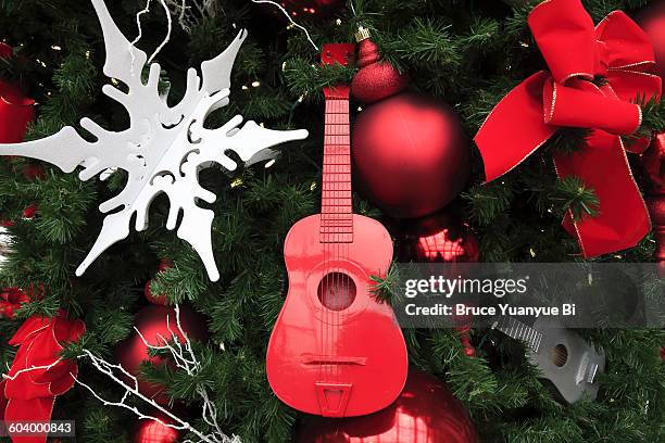 christmas tree decorations with a guitar model - nashville christmas stock pictures, royalty-free photos & images