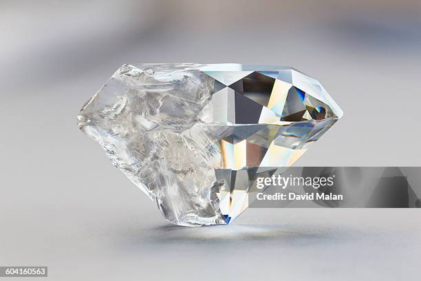 half cut diamond - stone concept stockfoto's en -beelden