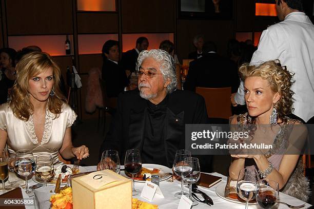 Kathy Freston, Robert Graham Jr. And Daphne Guinness attend Vanity Fair Oscar Party at Morton's Restaurant on March 5, 2006.