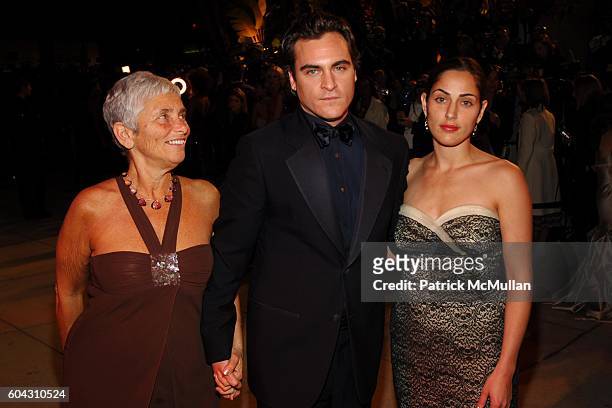 Arlyn Phoenix, Joaquin Phoenix and Summer Phoenix attend Vanity Fair Oscar Party at Morton's Restaurant on March 5, 2006.