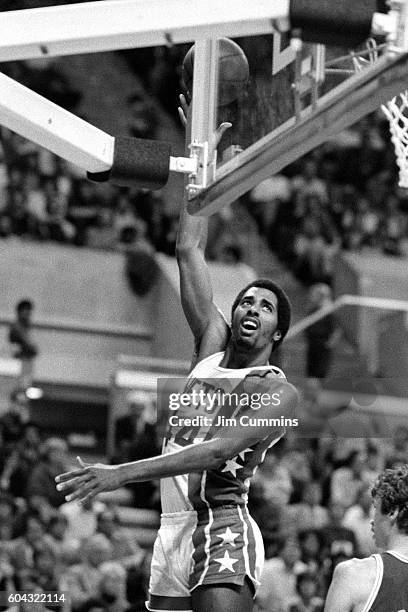 Cliff Robinson of the New Jersey Nets shoots the ball circa 1981 at the Rutgers Athletic Center in Piscataway, New Jersey. NOTE TO USER: User...