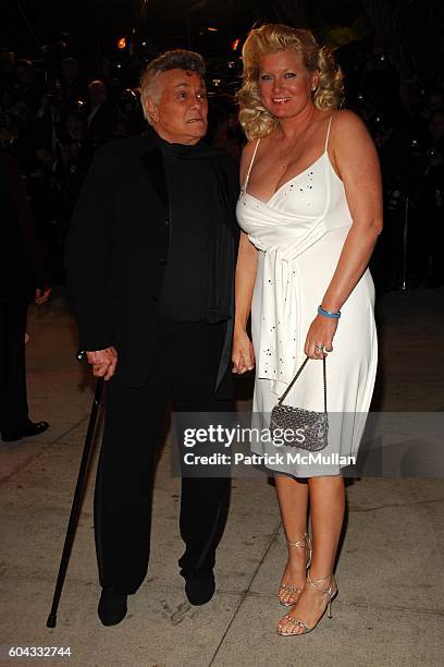 Tony Curtis and Jill Curtis attend Vanity Fair Oscar Party at Morton's Restaurant on March 5, 2006.