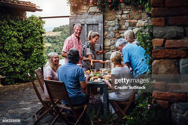 alfresco jantar - toscana imagens e fotografias de stock