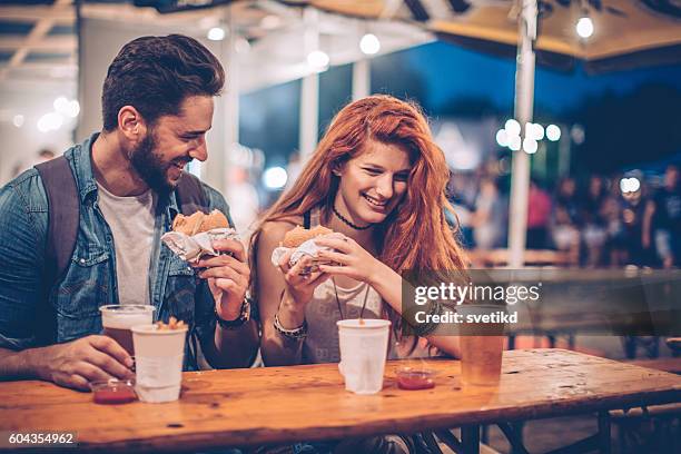 fast food date - festival bar stockfoto's en -beelden