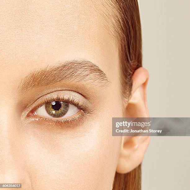 beauty - ear close up women stockfoto's en -beelden