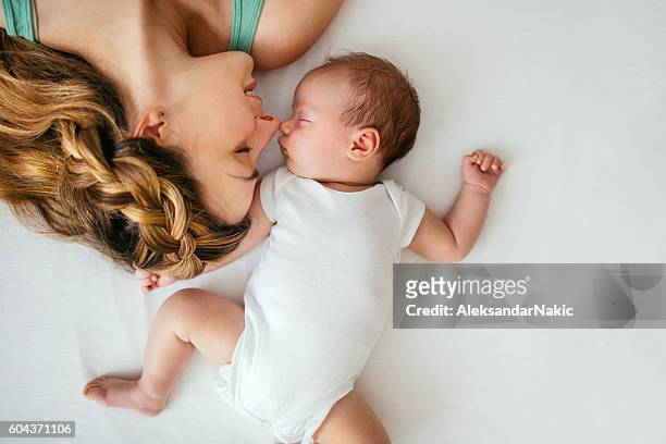motherhood - baby stockfoto's en -beelden