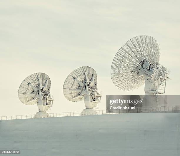 dishes in the sky - radio telescope stock pictures, royalty-free photos & images