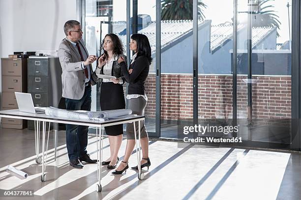 businesspeople standing and talking in new open office - makeshift desk stock pictures, royalty-free photos & images