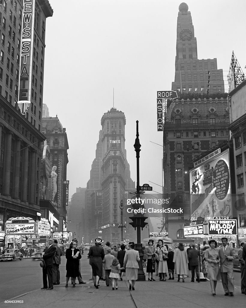 1940s TIMES SQUARE AT.